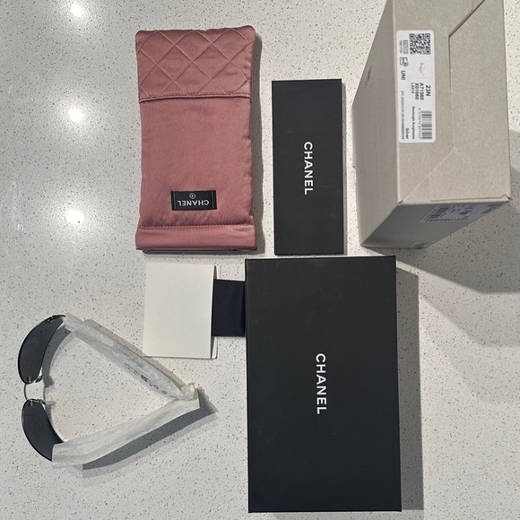 RECTANGLE SUNGLASSES:CHANEL NEW23/24 - Coco Neige Sunglasses: Crystal CC Rimless main image 9